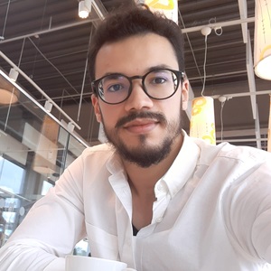 Yassine , un professionnel de mode à Olivet