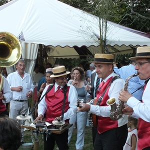 DIXIELAND PARADE, un animateur de soirée à Châtillon