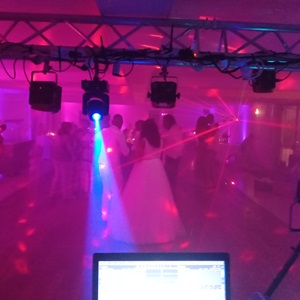 DJ Arnaud sono Lubersac, un technicien de sonorisation à Brive-la-Gaillarde