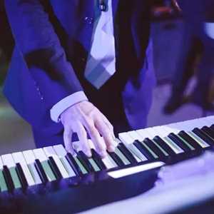 Seb Fillion - DJ pianiste chanteur, un animateur de soirée à Saint-Martin-d'Hères