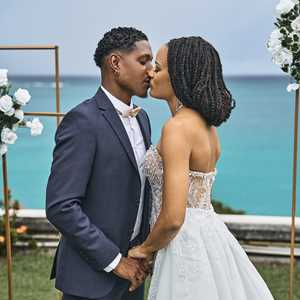 Destination Wedding Guadeloupe, un vendeur de robe de cocktail à Pointe-à-Pitre