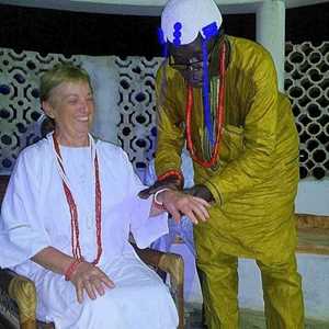 Grand marabout africain en France, un marchand de costume de mariage à Sallanches