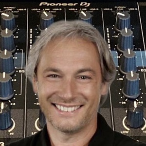 François, un fournisseur d'équipements audio à Le Mans