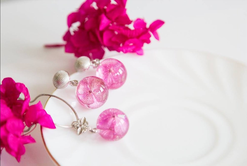 Comment adopter les boucles d'oreilles en fleurs séchées dans votre look ?