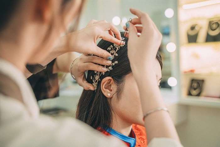 Comment choisir le plus beau bijou de cheveux ?  Bijoux cheveux, Accessoire  coiffure mariage, Cheveux